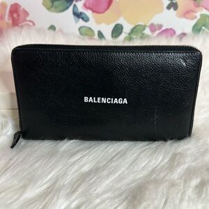💯Authentic Balenciaga Black Leather Wallet🍀